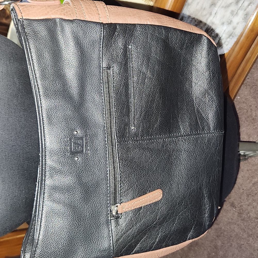 Stone Mountain Leather purse - Picture 9 of 10